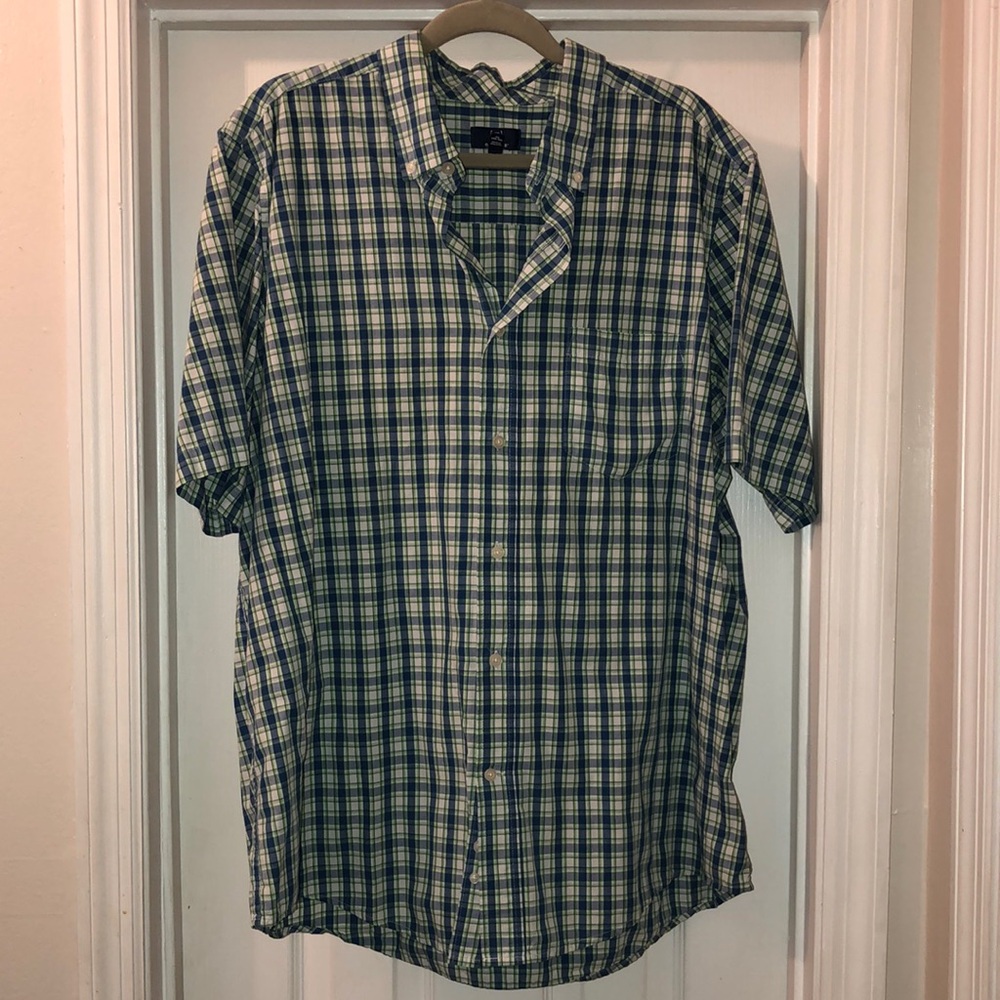 Like New - Men’s  button down shirt sleeve shirt